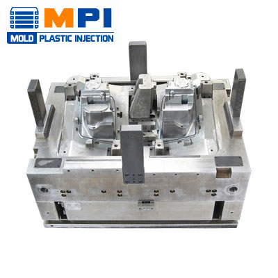 how do plastic injection molding machines work